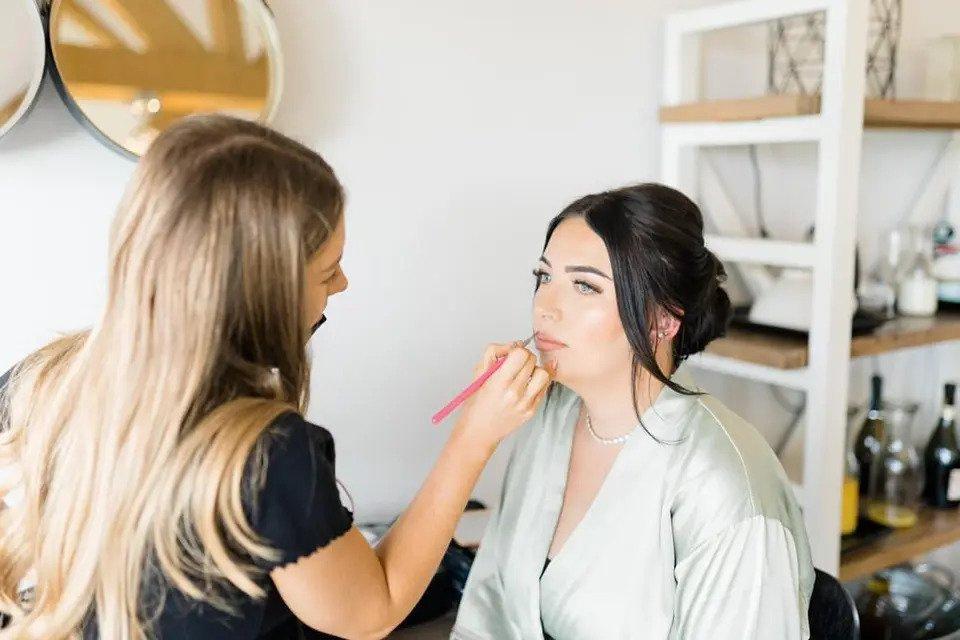 مراحل اجرای آرایش عروس
